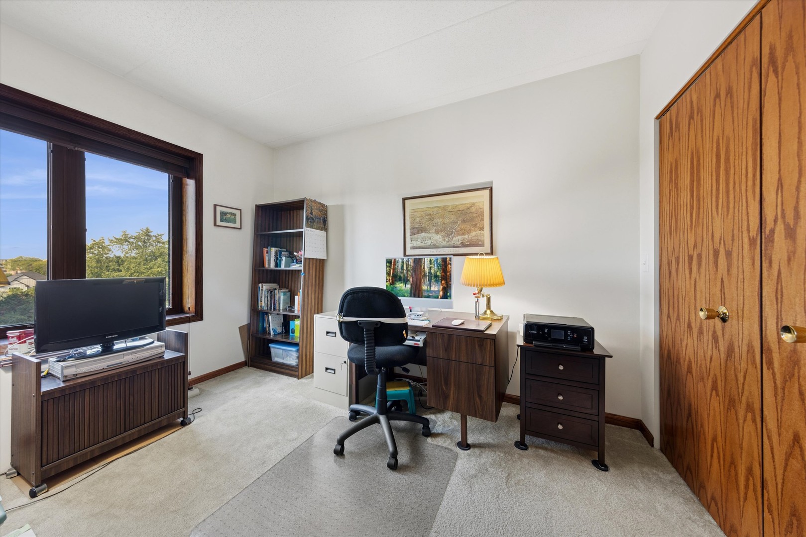 175 W BRUSH HILL Drive #404, Elmhurst, IL 60126