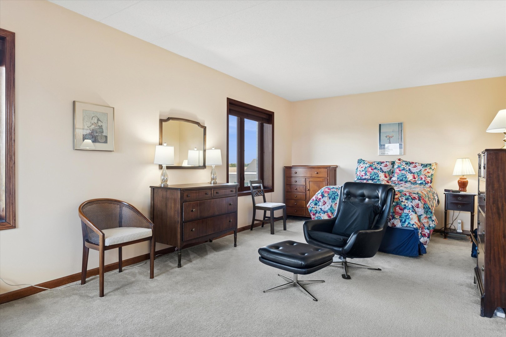 175 W BRUSH HILL Drive #404, Elmhurst, IL 60126