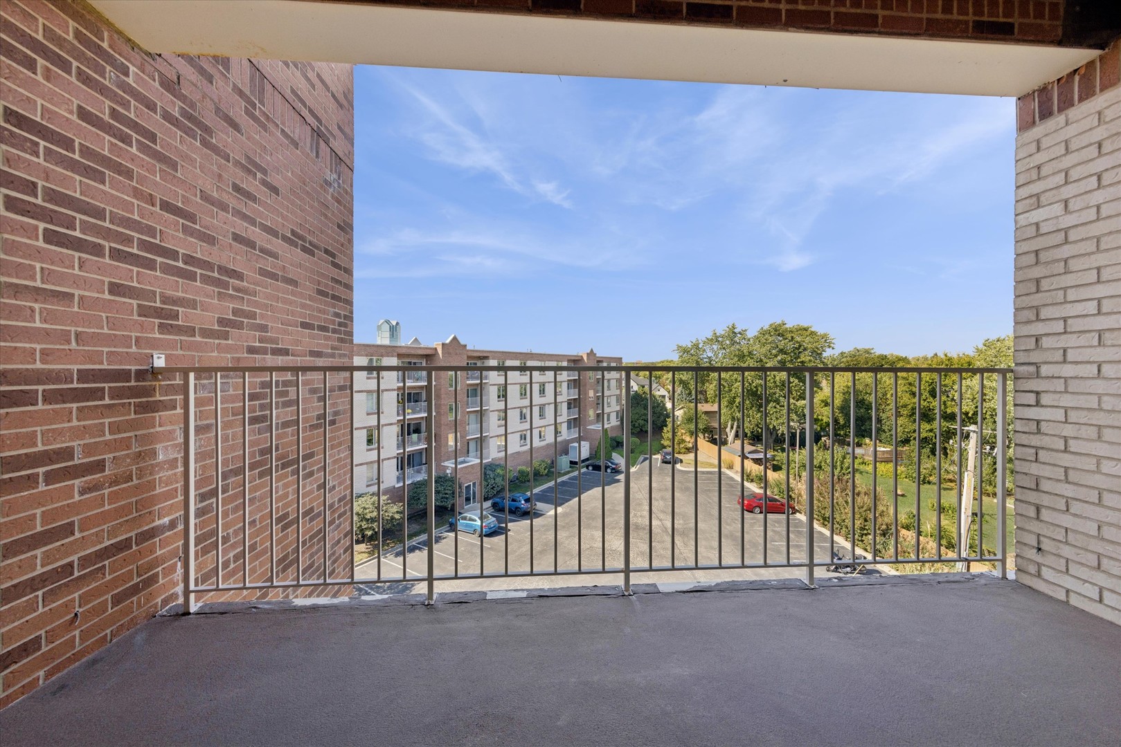 175 W BRUSH HILL Drive #404, Elmhurst, IL 60126