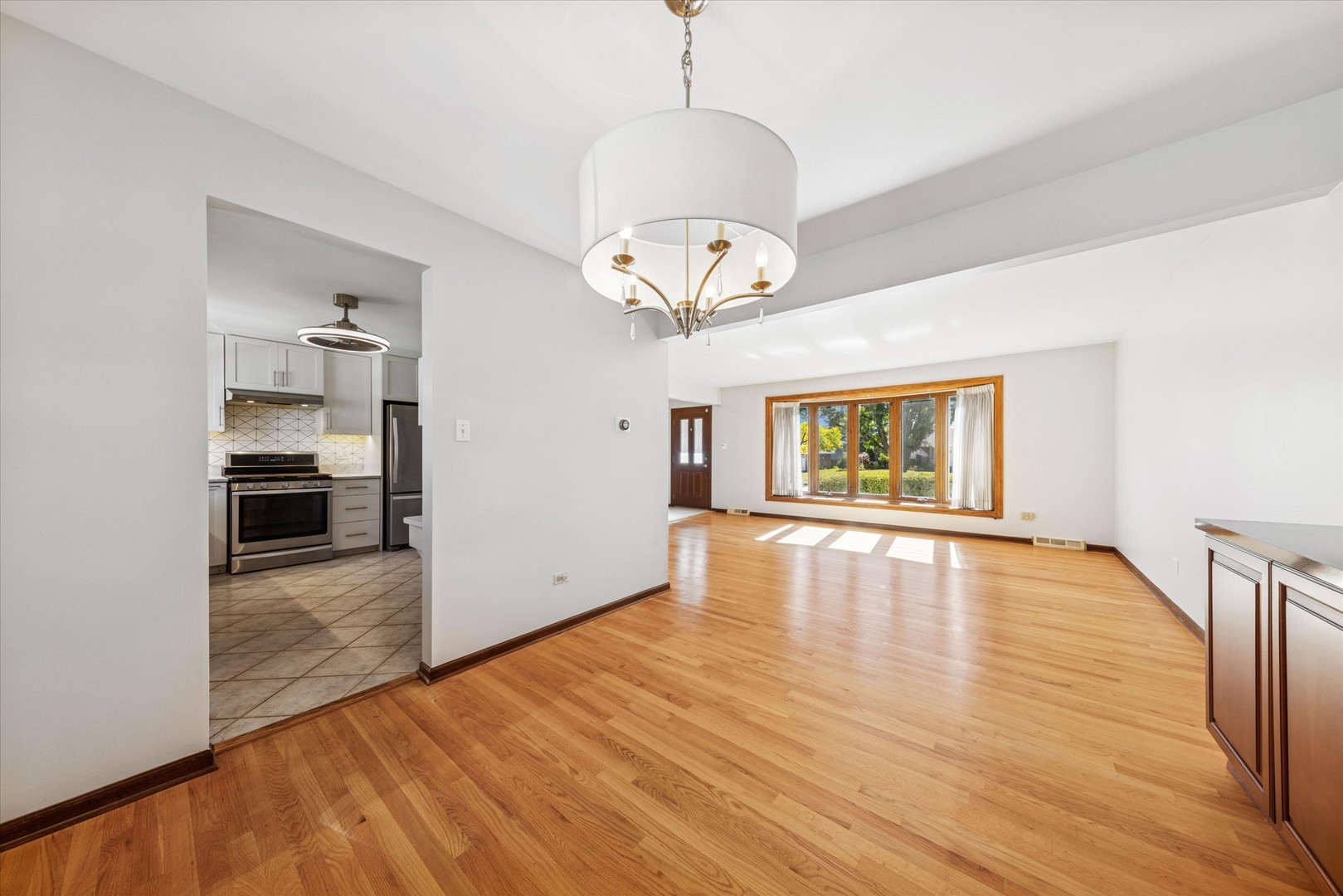 1310 Iroquois Lane, Darien, IL 60561
