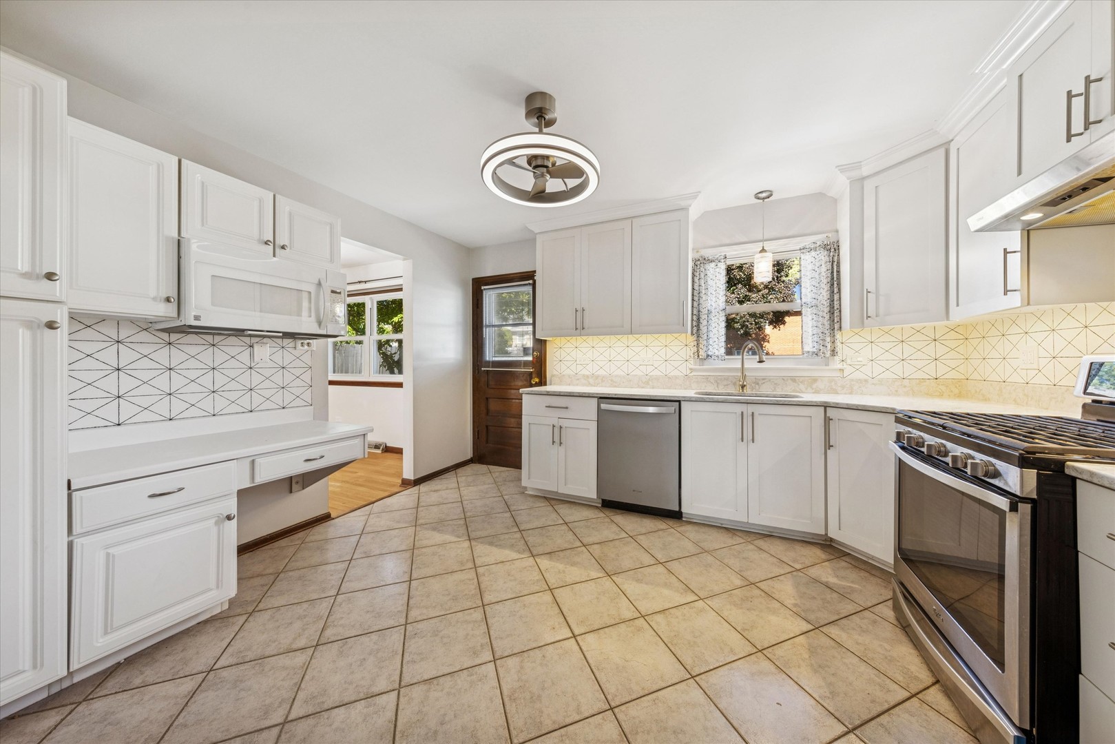 1310 Iroquois Lane, Darien, IL 60561