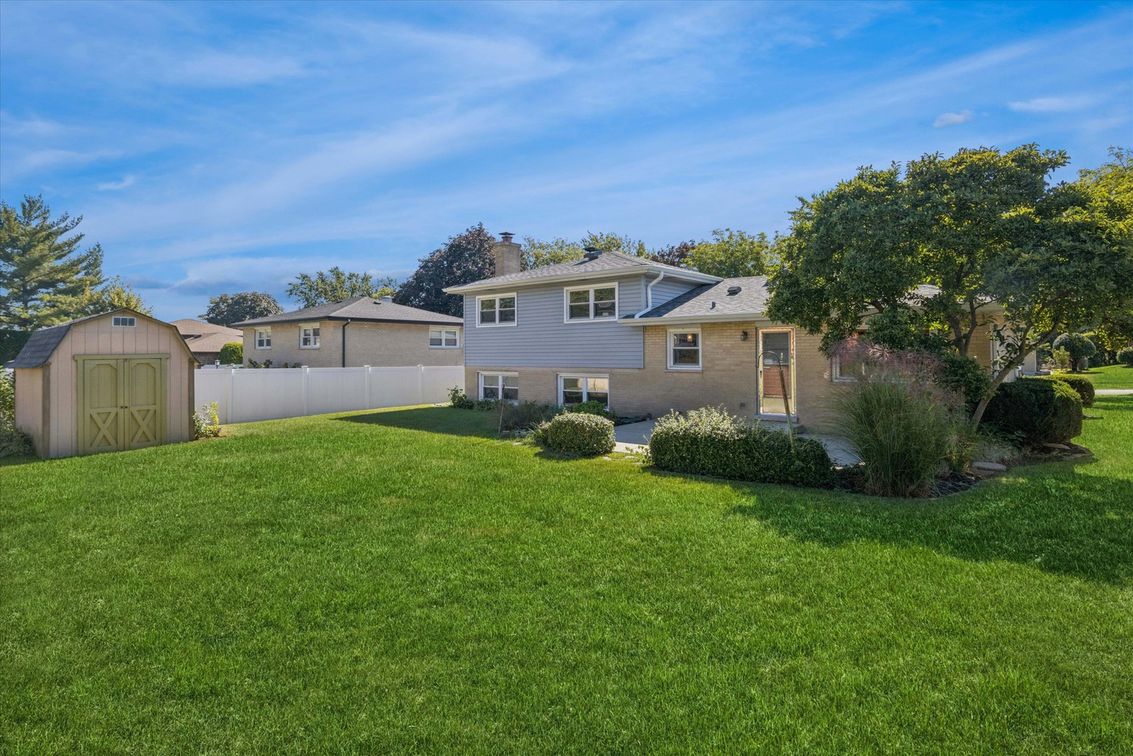 1310 Iroquois Lane, Darien, IL 60561