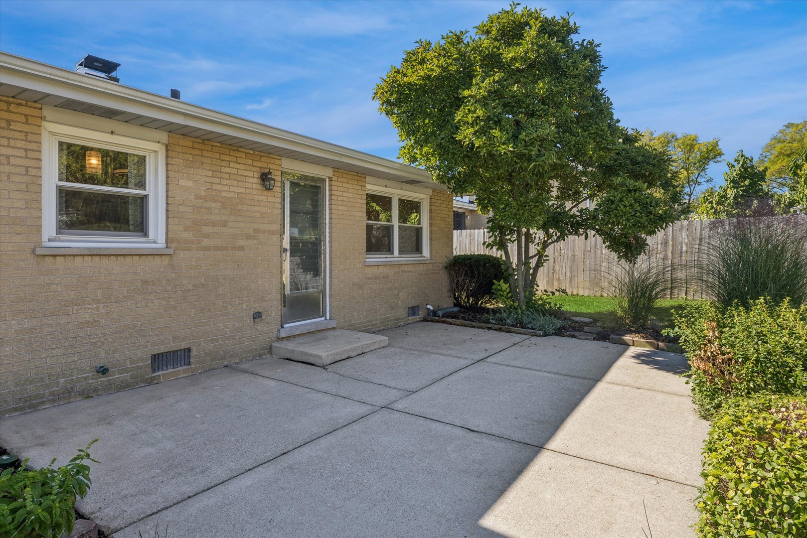 1310 Iroquois Lane, Darien, IL 60561