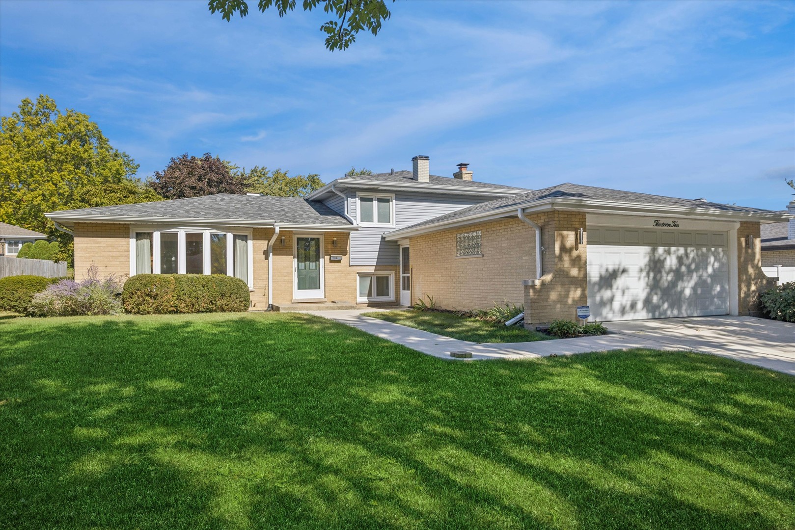 1310 Iroquois Lane, Darien, IL 60561