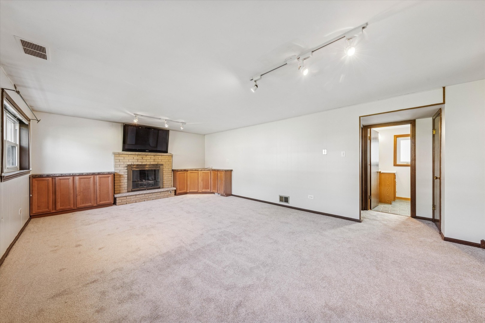 1310 Iroquois Lane, Darien, IL 60561
