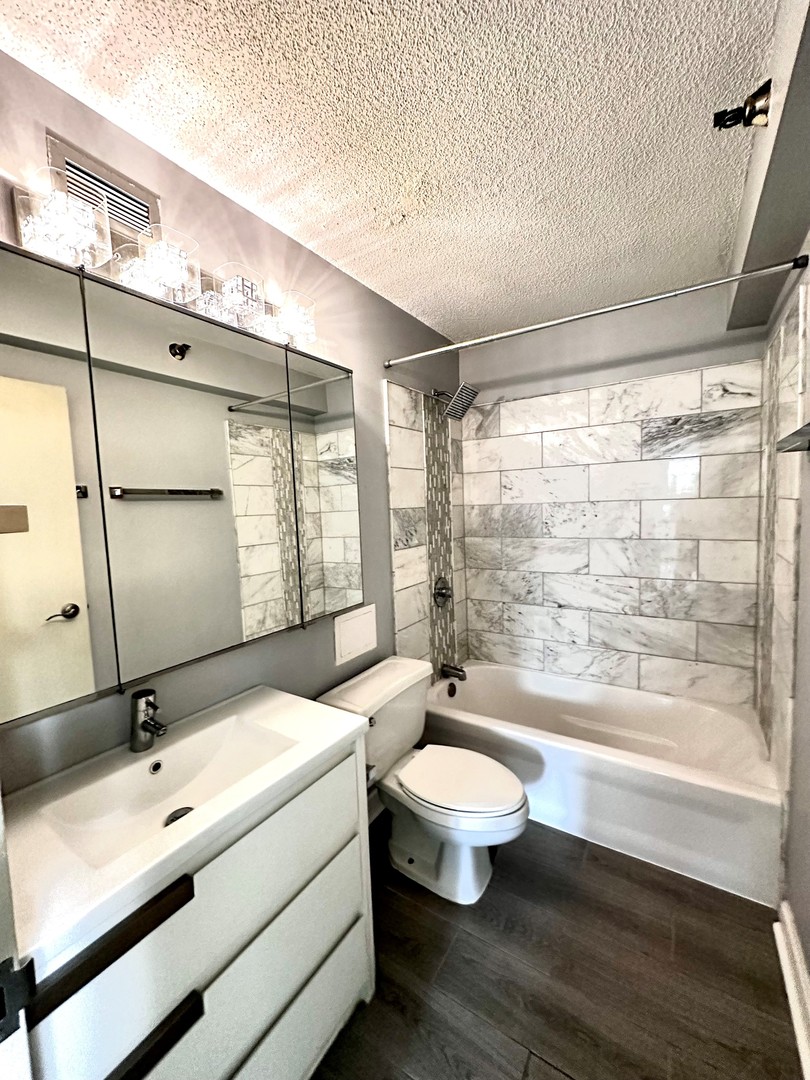 440 N Wabash Avenue #1704, Chicago, IL 60611
