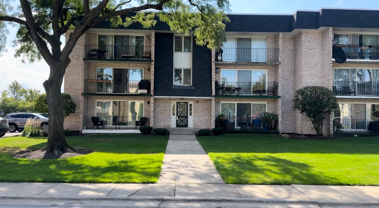 5621 W 104th Street #B2, Oak Lawn, IL 60453