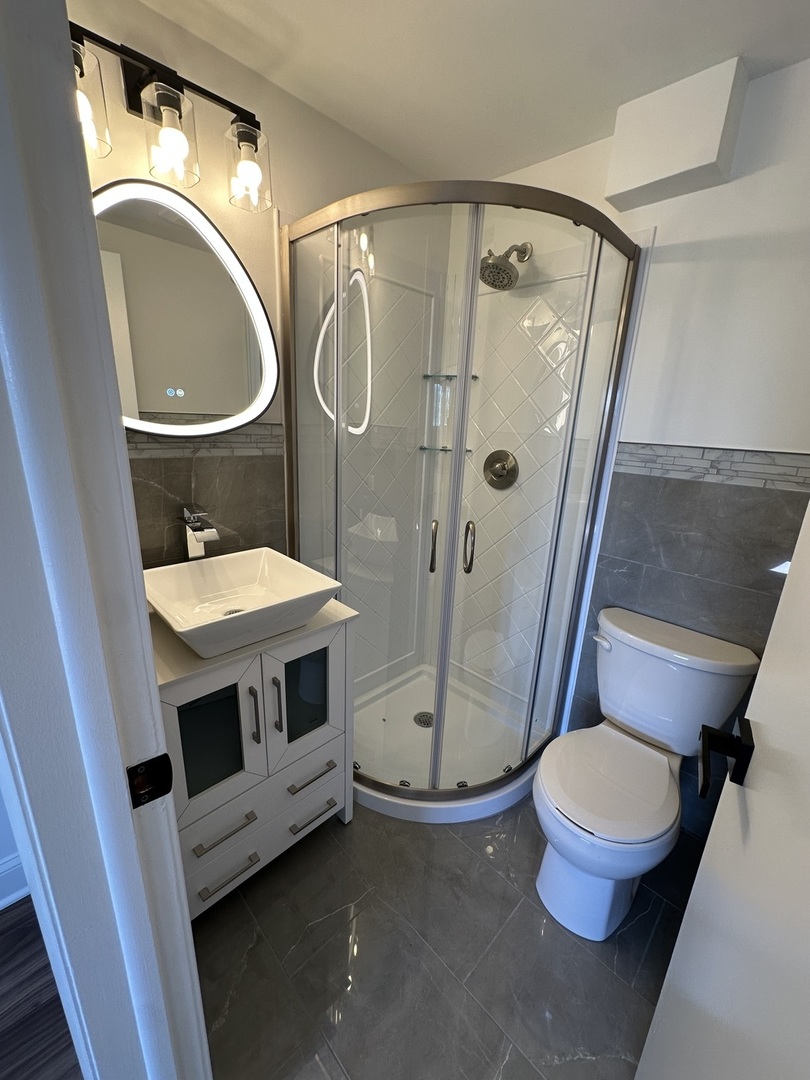 5621 W 104th Street #B2, Oak Lawn, IL 60453