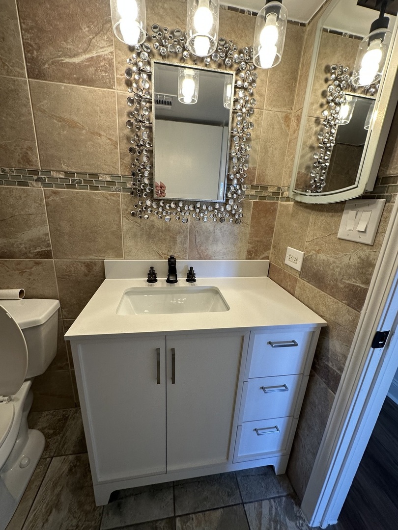 5621 W 104th Street #B2, Oak Lawn, IL 60453