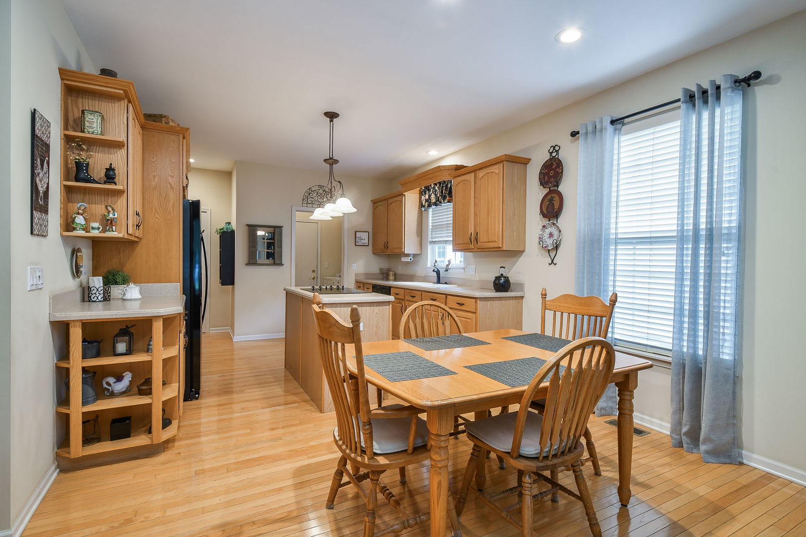 403 Lake Court, Oswego, IL 60543