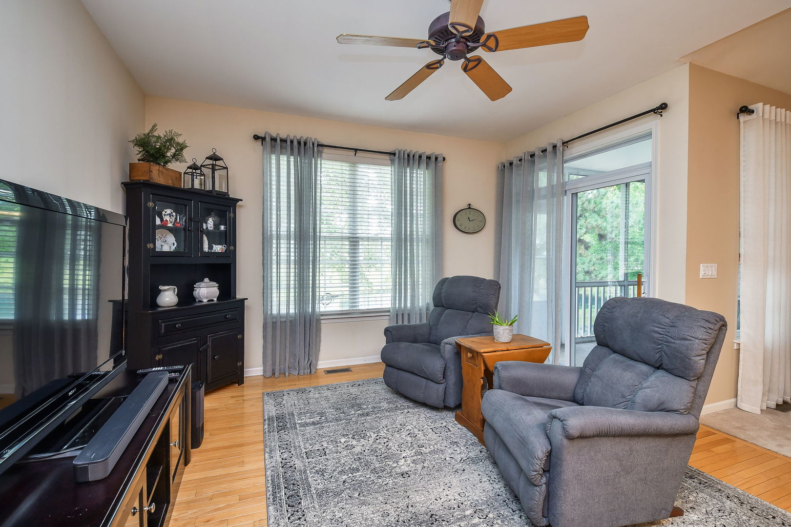 403 Lake Court, Oswego, IL 60543