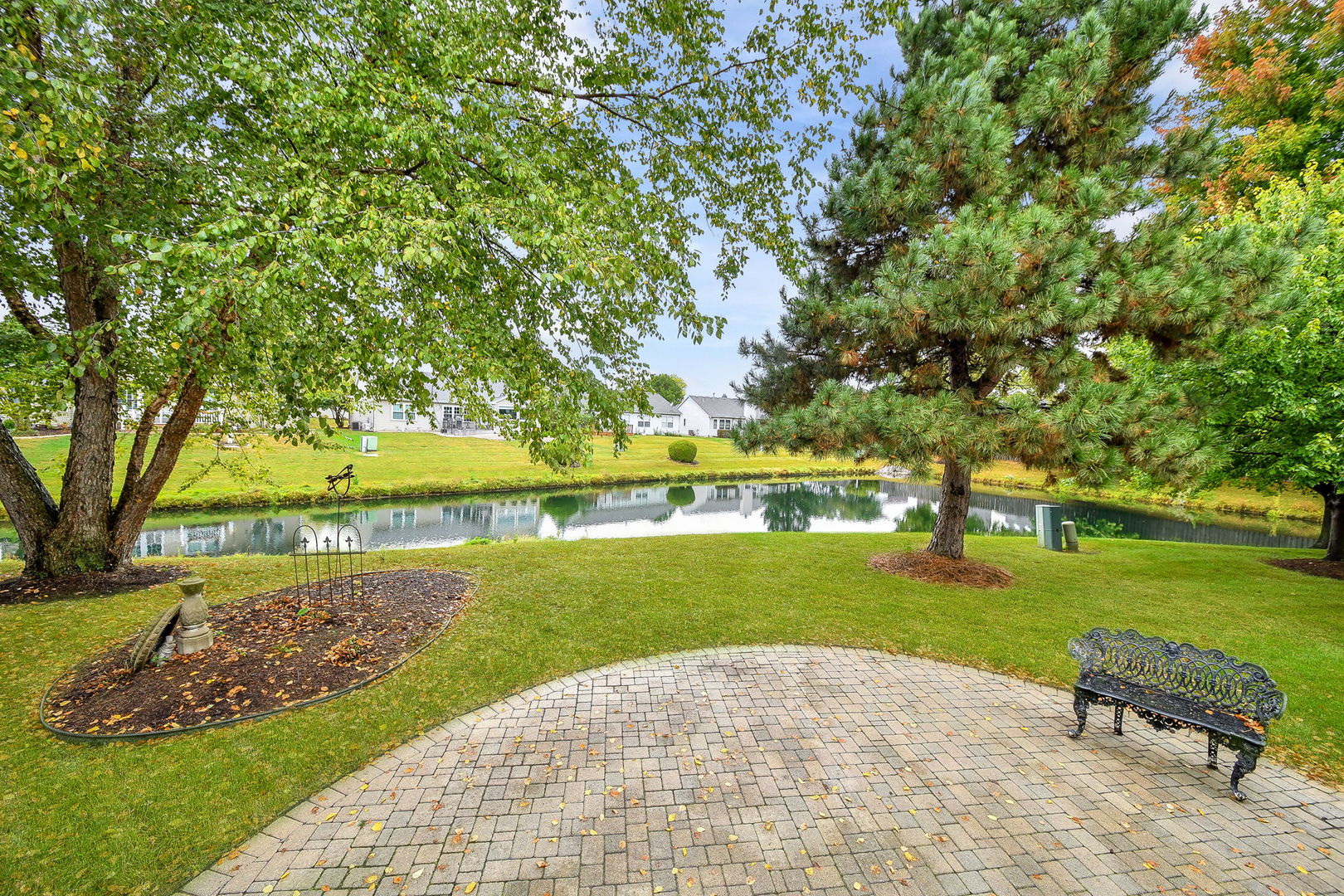 403 Lake Court, Oswego, IL 60543