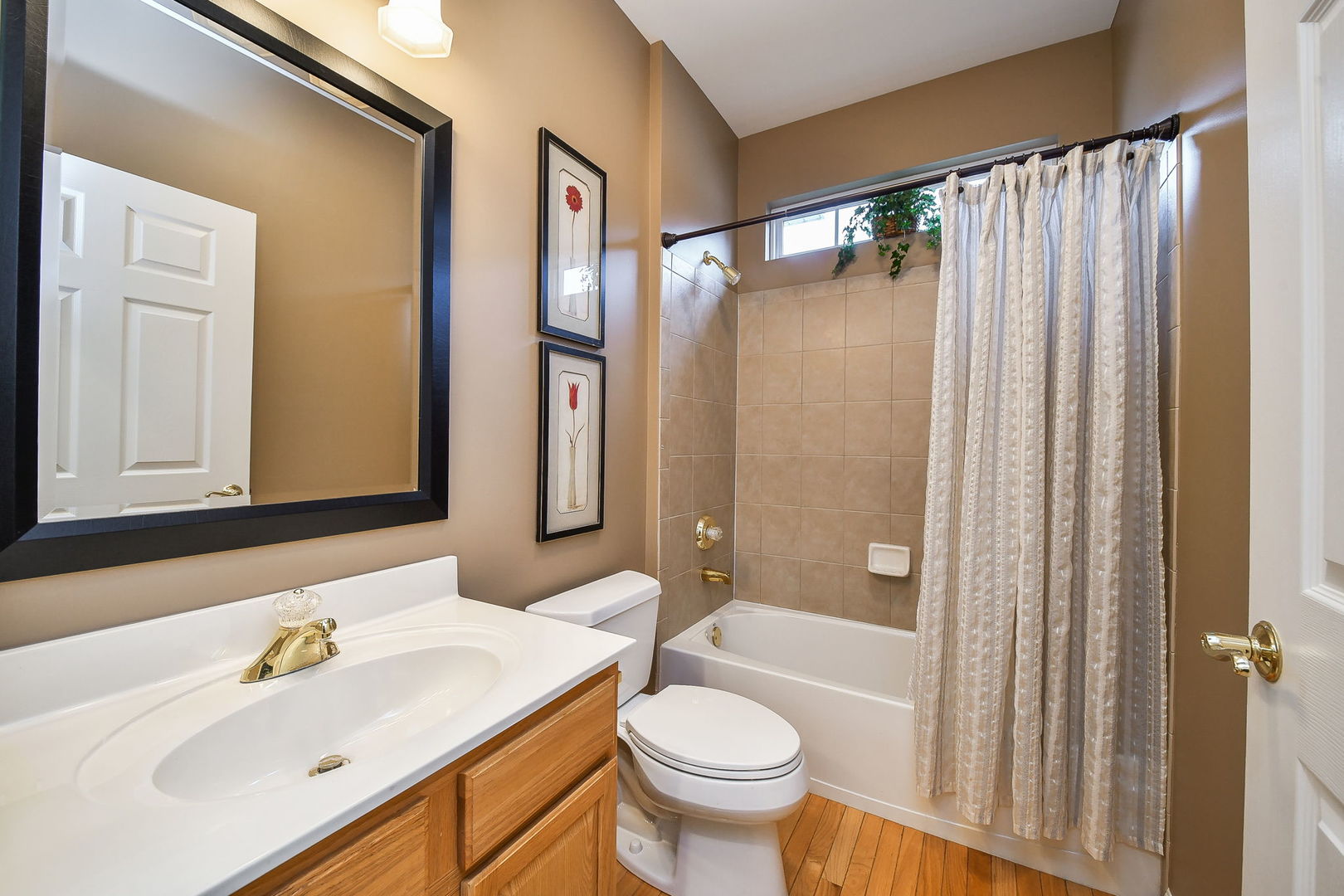 403 Lake Court, Oswego, IL 60543