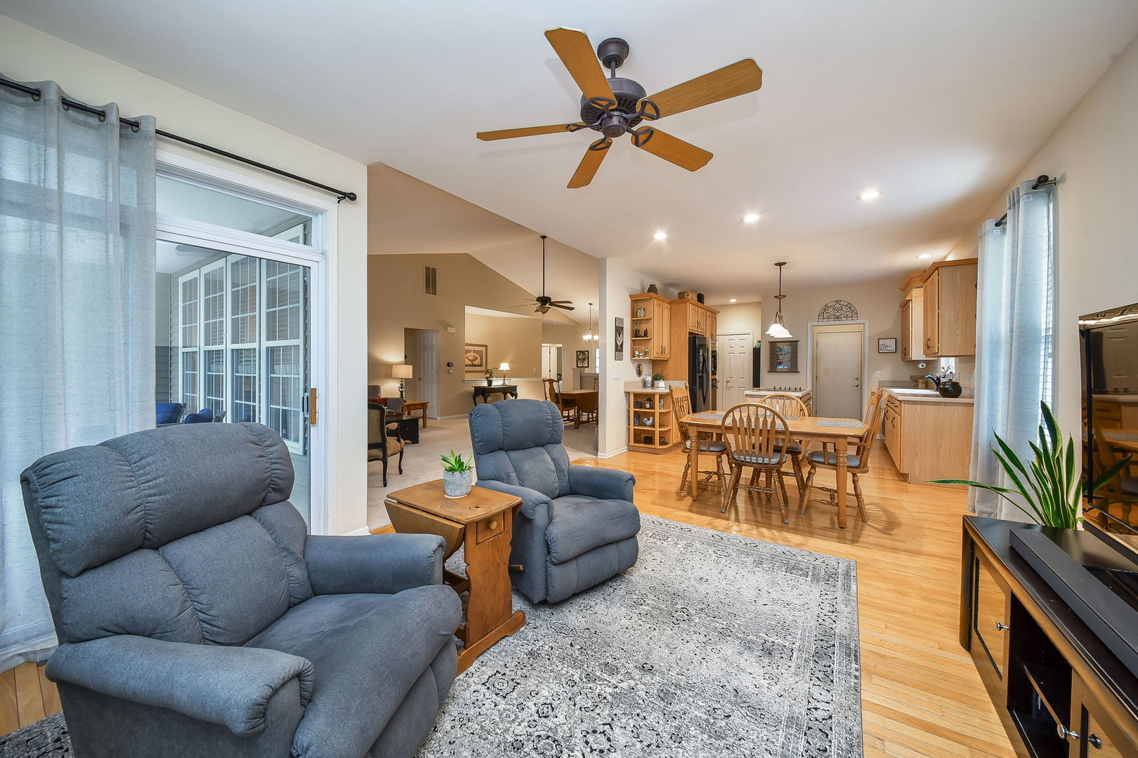 403 Lake Court, Oswego, IL 60543