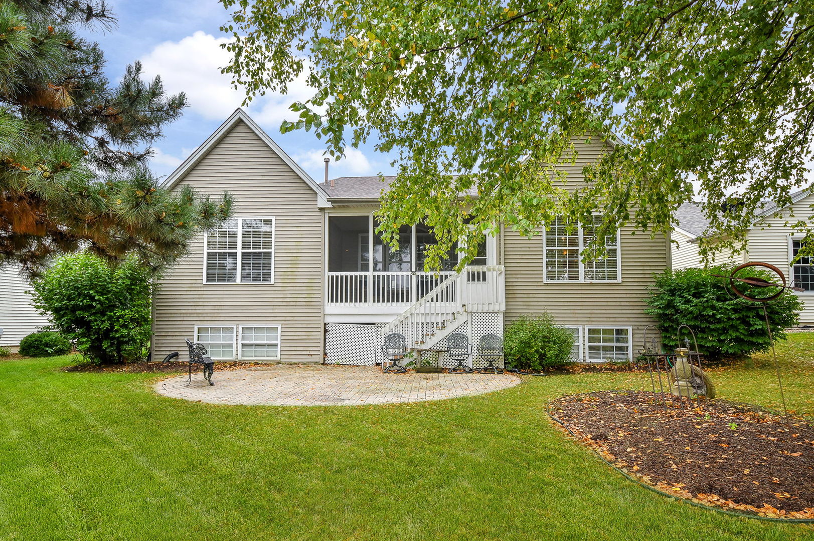 403 Lake Court, Oswego, IL 60543