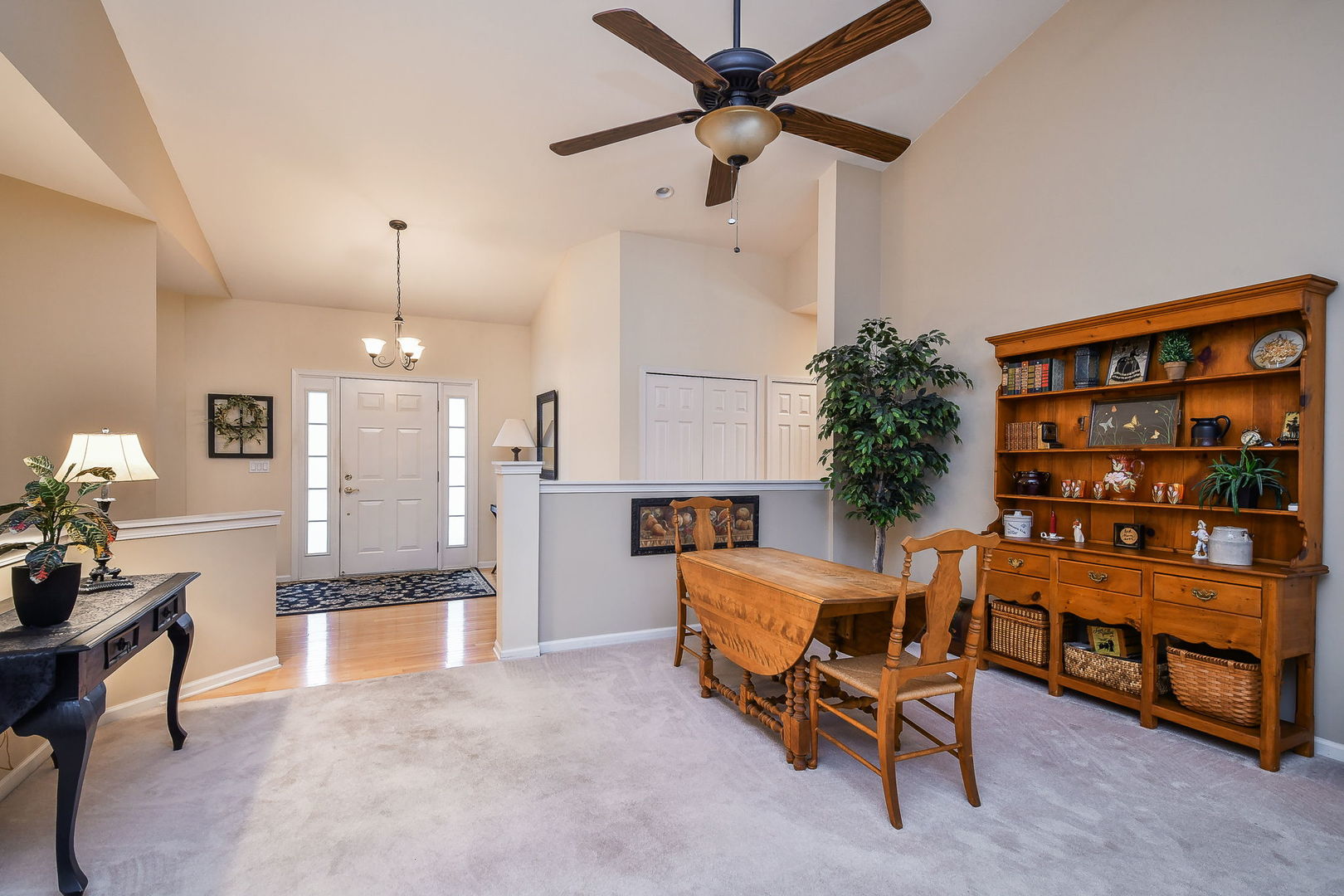 403 Lake Court, Oswego, IL 60543