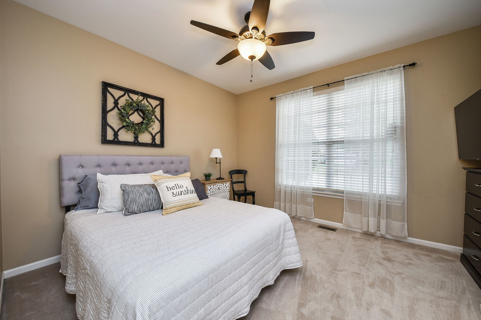 403 Lake Court, Oswego, IL 60543