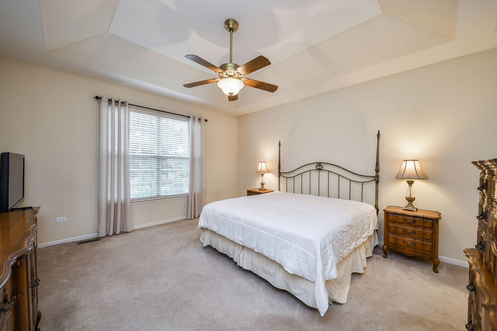 403 Lake Court, Oswego, IL 60543