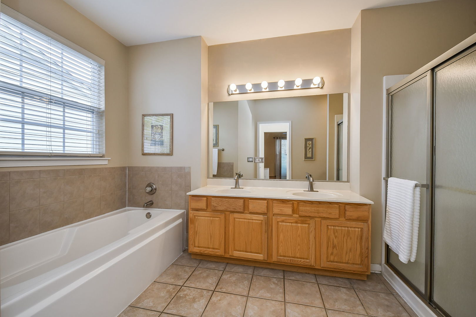 403 Lake Court, Oswego, IL 60543