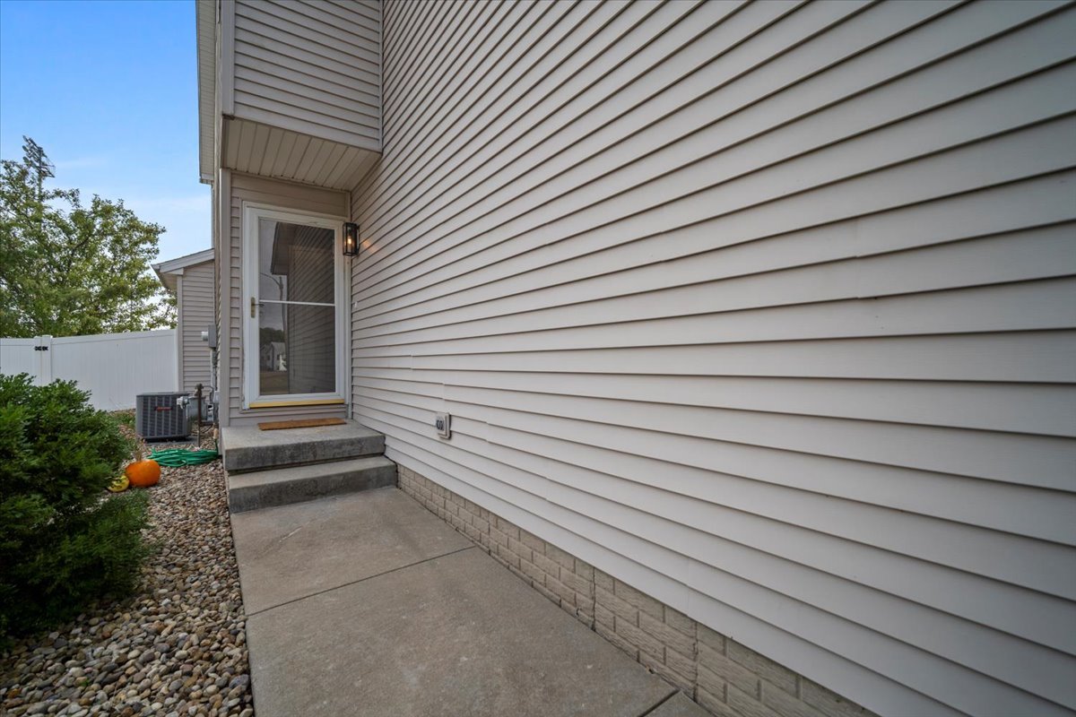 1925 Marina Drive, Normal, IL 61761