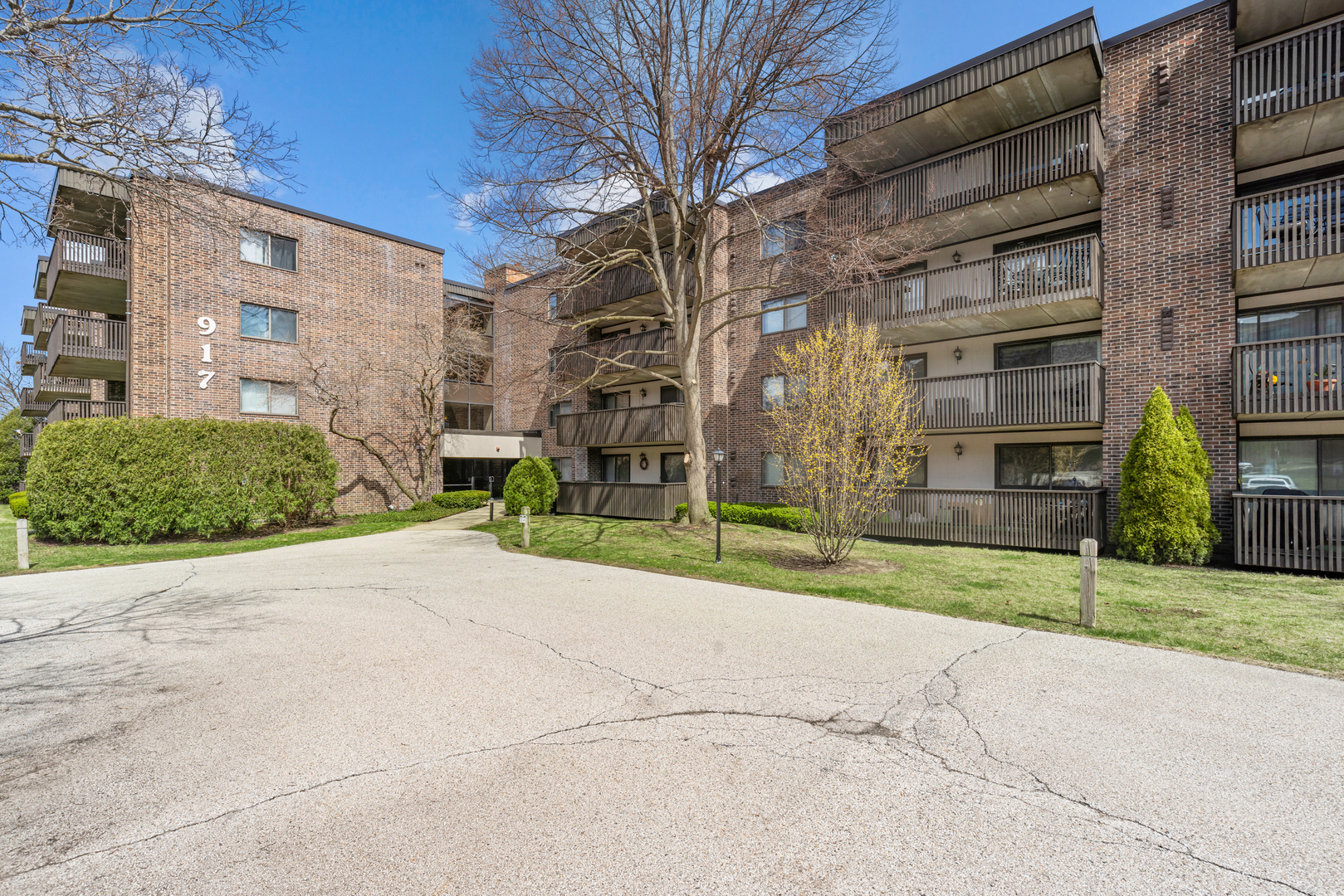 917 Vose Drive #304, Gurnee, IL 60031