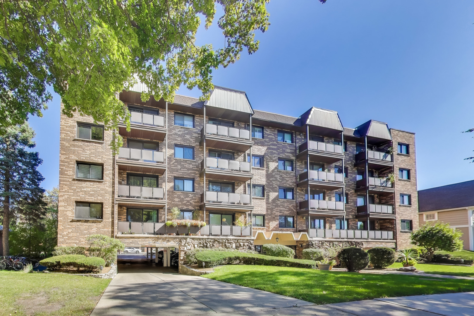 121 S Vail Avenue #403, Arlington Heights, IL 60005