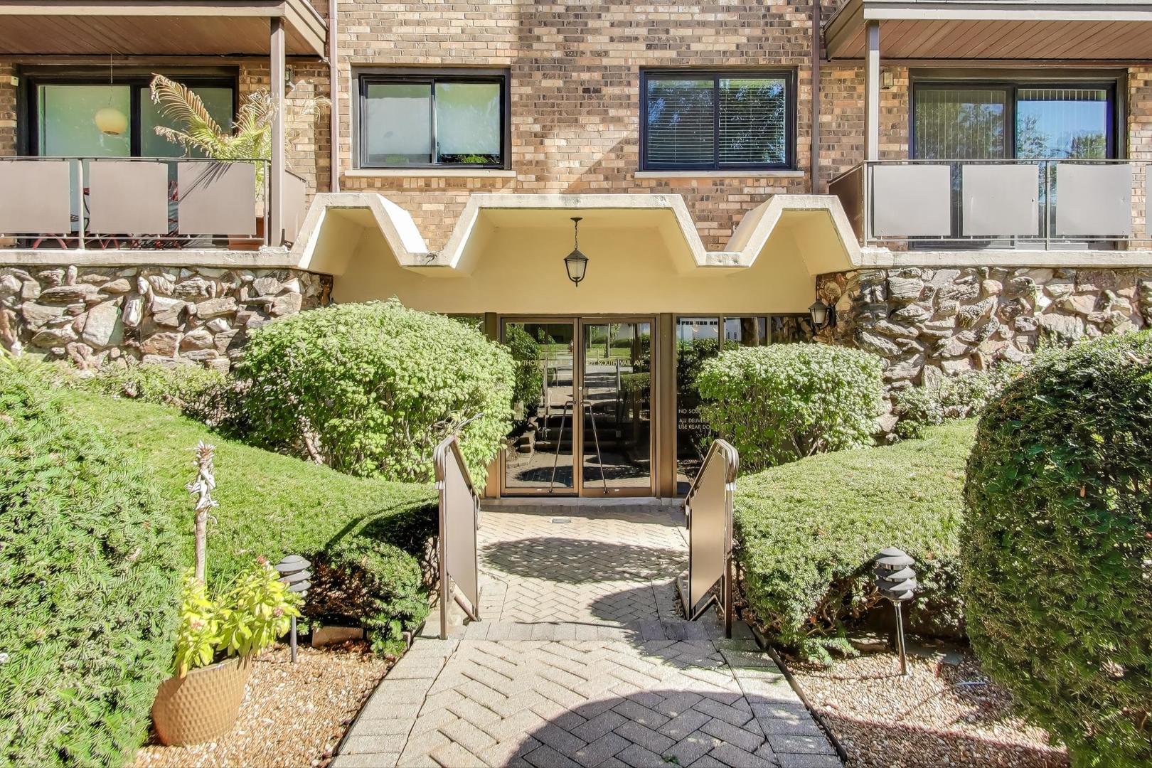 121 S Vail Avenue #403, Arlington Heights, IL 60005