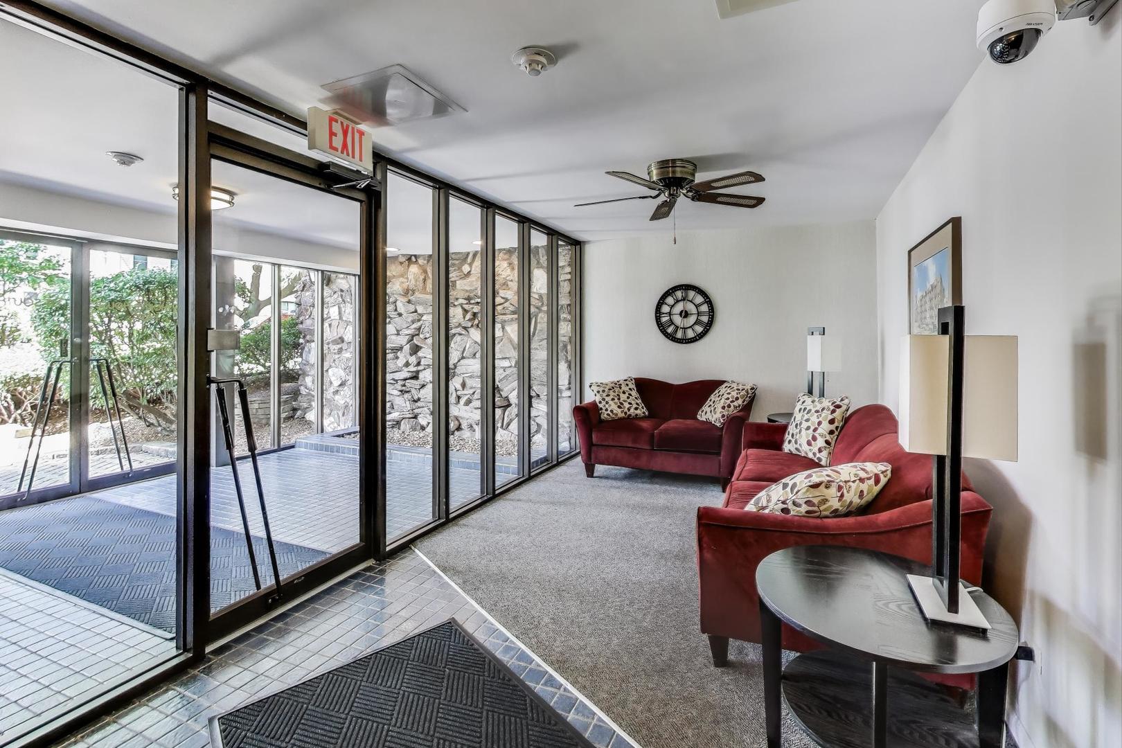 121 S Vail Avenue #403, Arlington Heights, IL 60005
