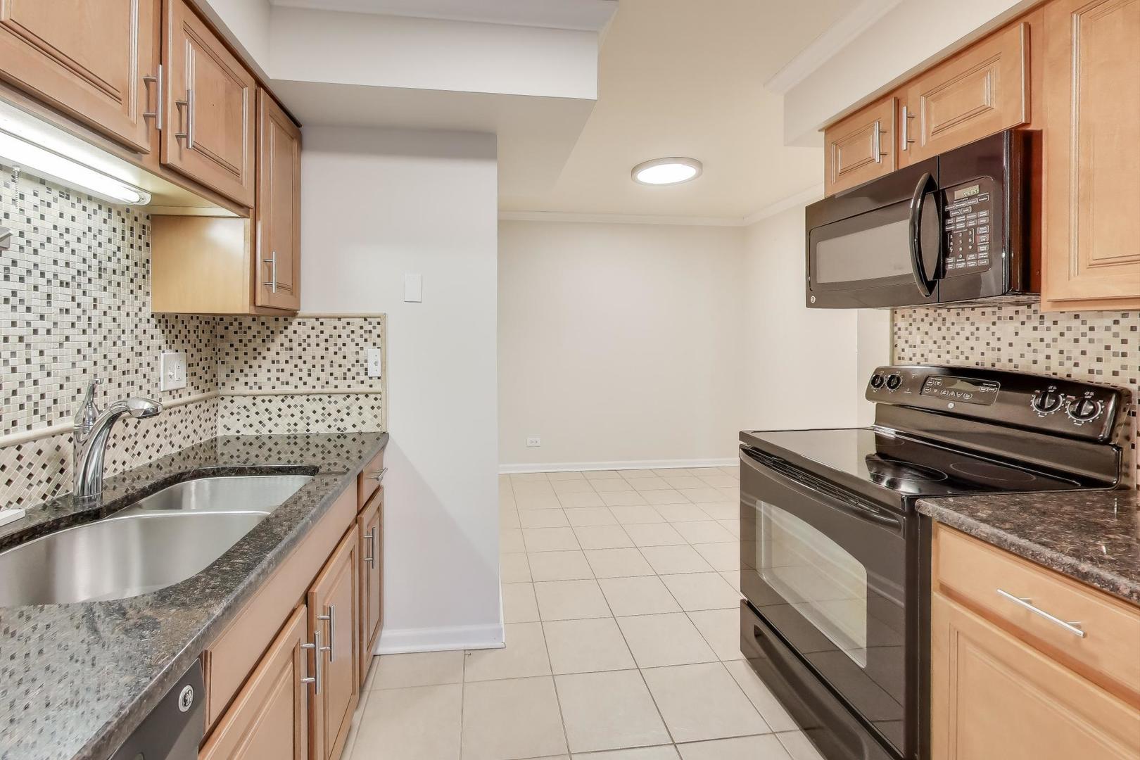 121 S Vail Avenue #403, Arlington Heights, IL 60005