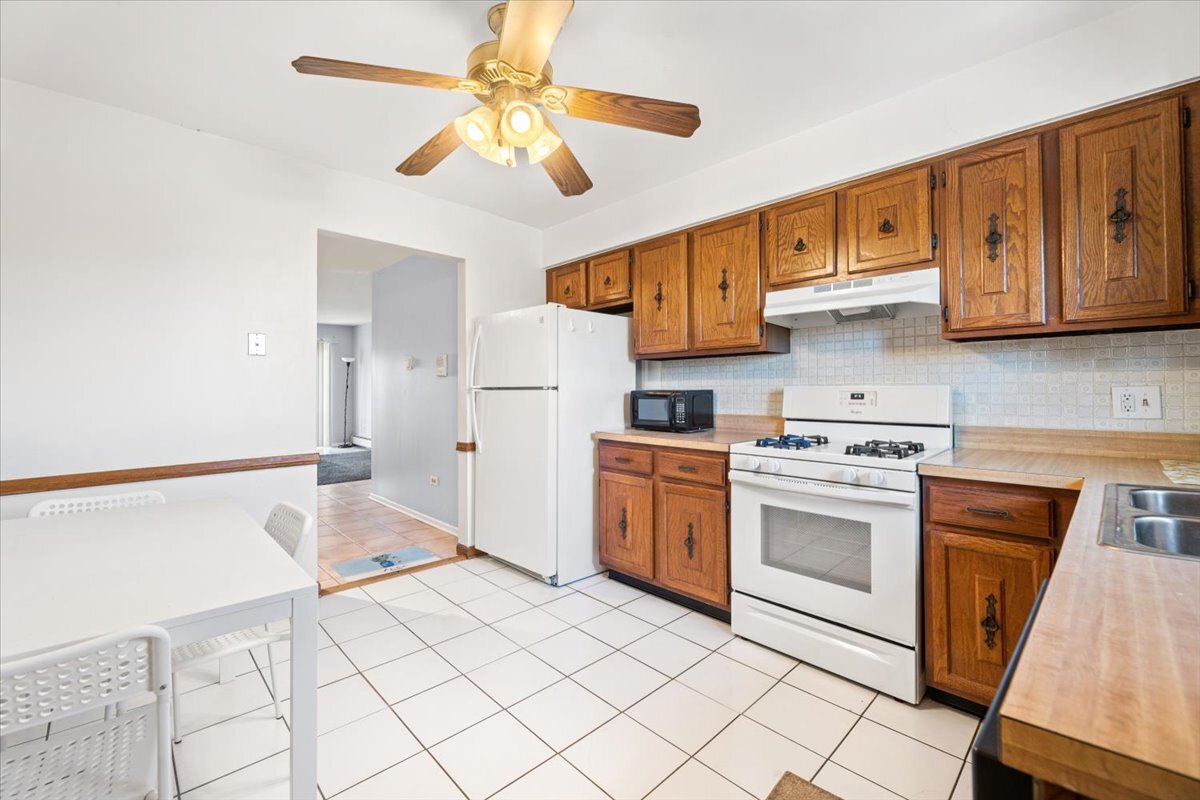 922 W Irving Park Road #303, Bensenville, IL 60106