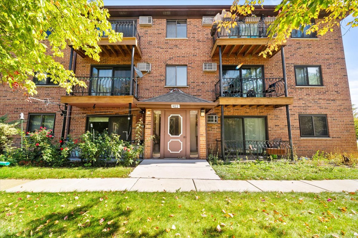 922 W Irving Park Road #303, Bensenville, IL 60106
