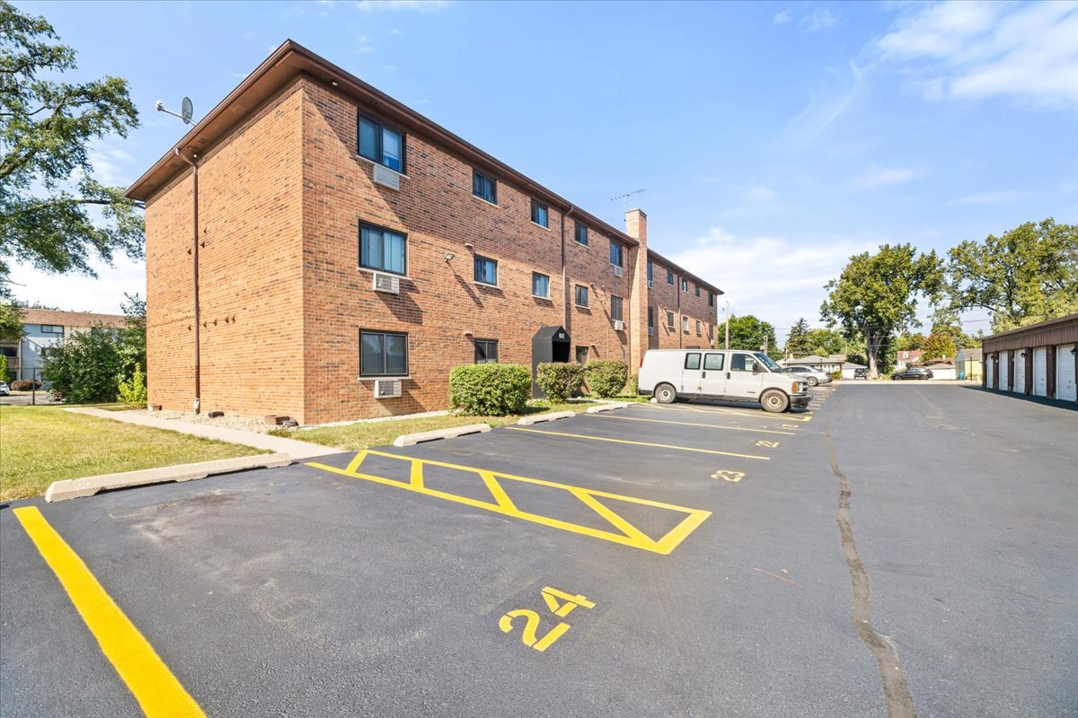 922 W Irving Park Road #303, Bensenville, IL 60106