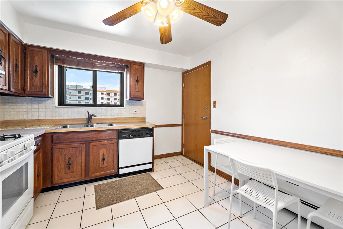 922 W Irving Park Road #303, Bensenville, IL 60106