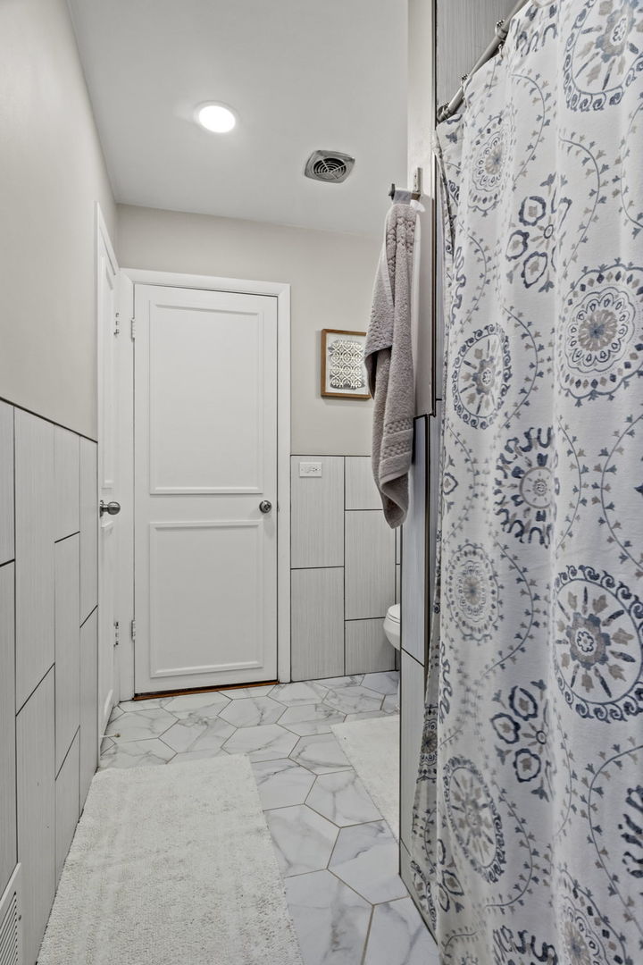 5110 W Fullerton Avenue, Chicago, IL 60639