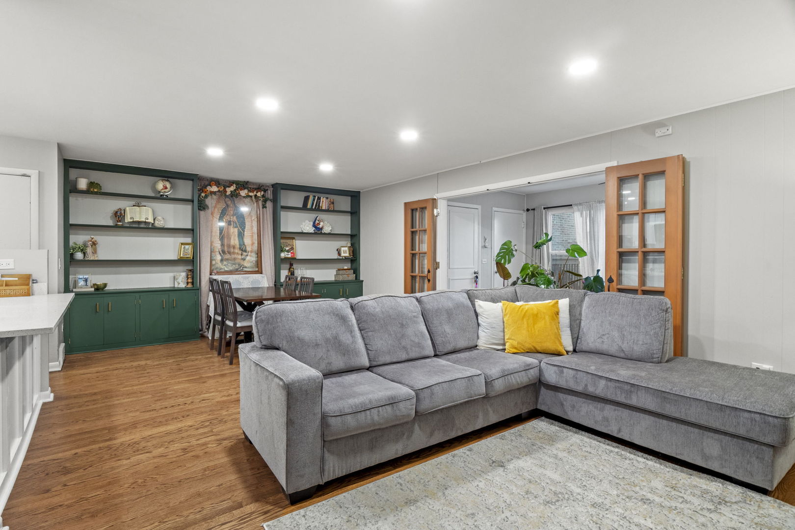 5110 W Fullerton Avenue, Chicago, IL 60639