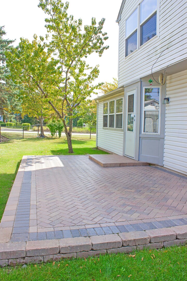 2300 Vineyard Court, Elgin, IL 60123