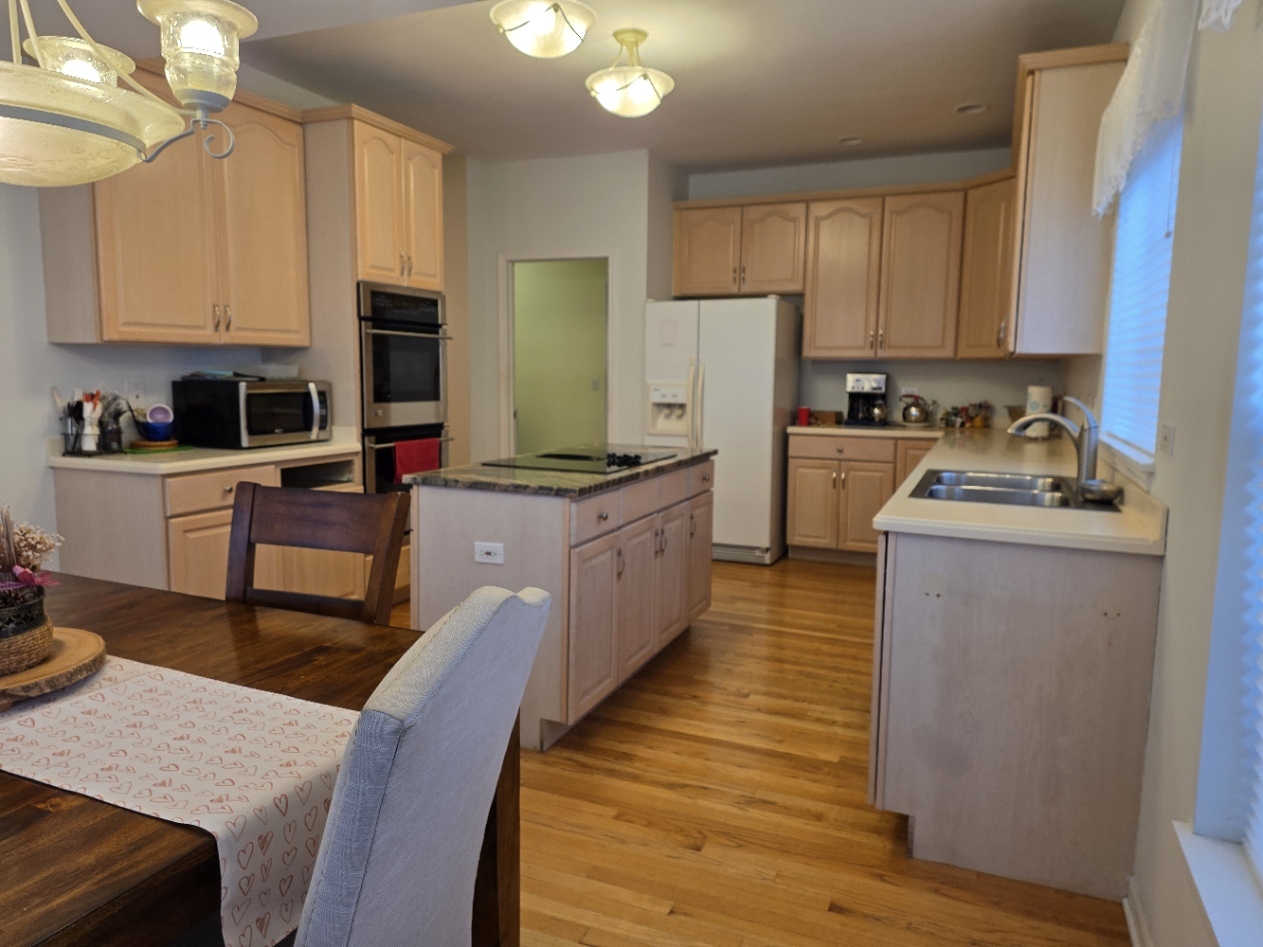 7390 Bittersweet Drive, Gurnee, IL 60031