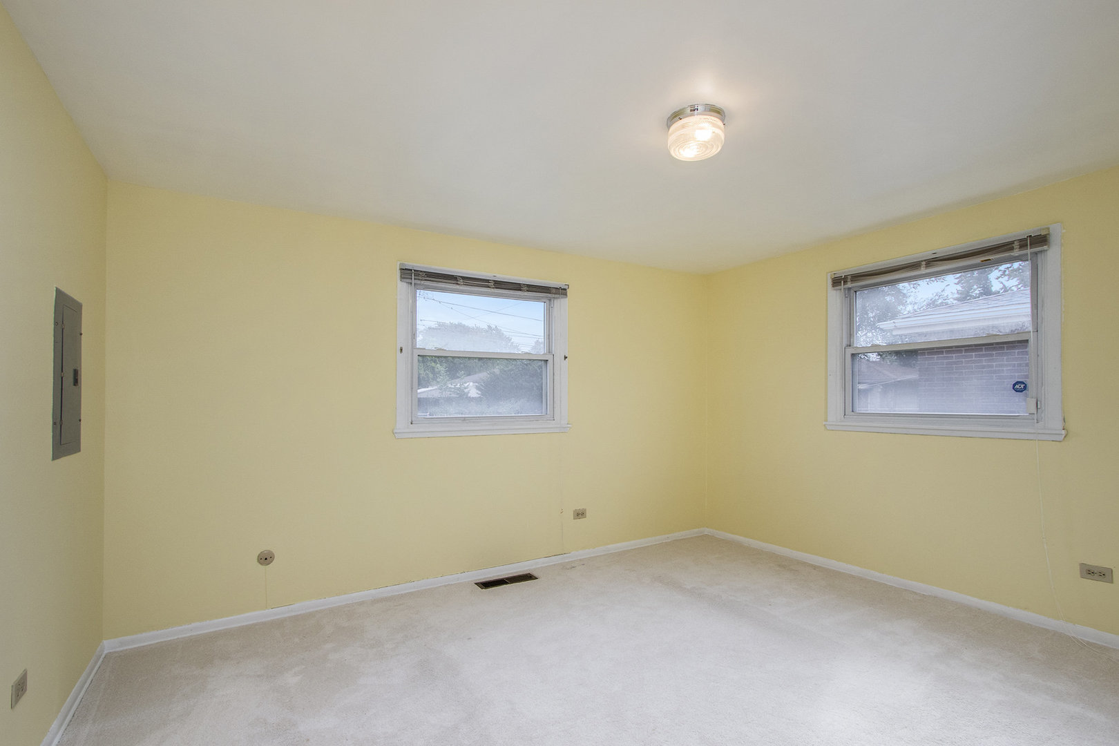 12901 S Muskegon Avenue, Chicago, IL 60633