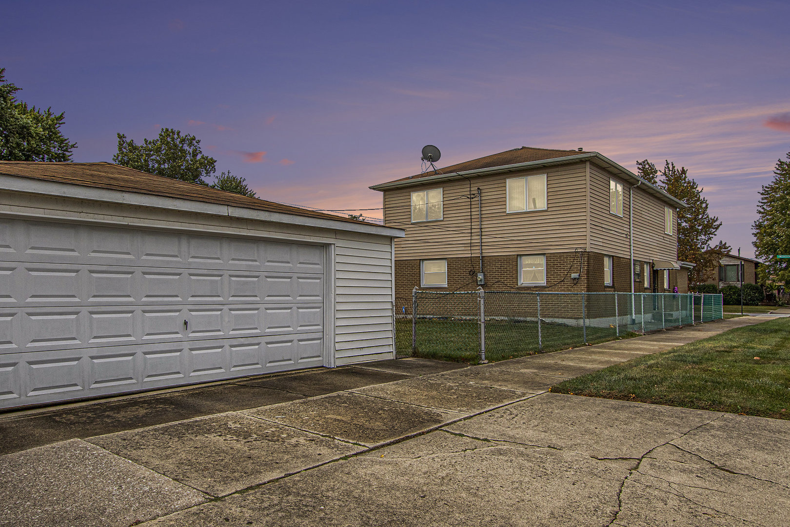 12901 S Muskegon Avenue, Chicago, IL 60633