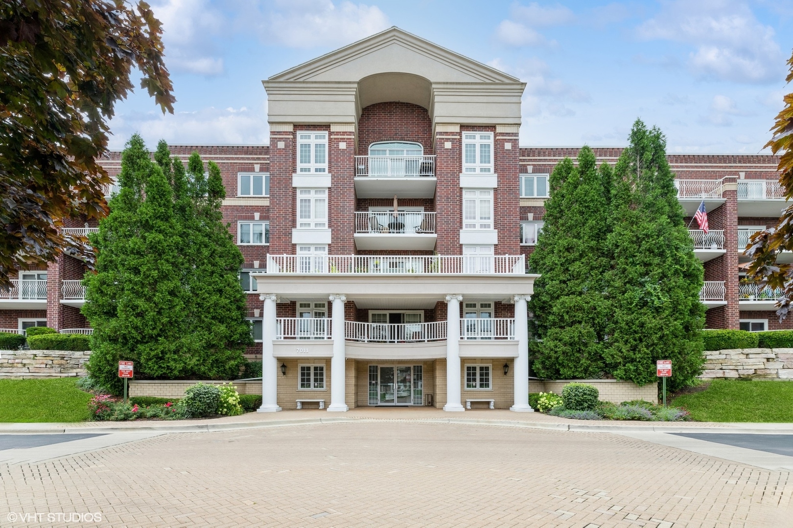 7011 W Touhy Avenue #206, Niles, IL 60714