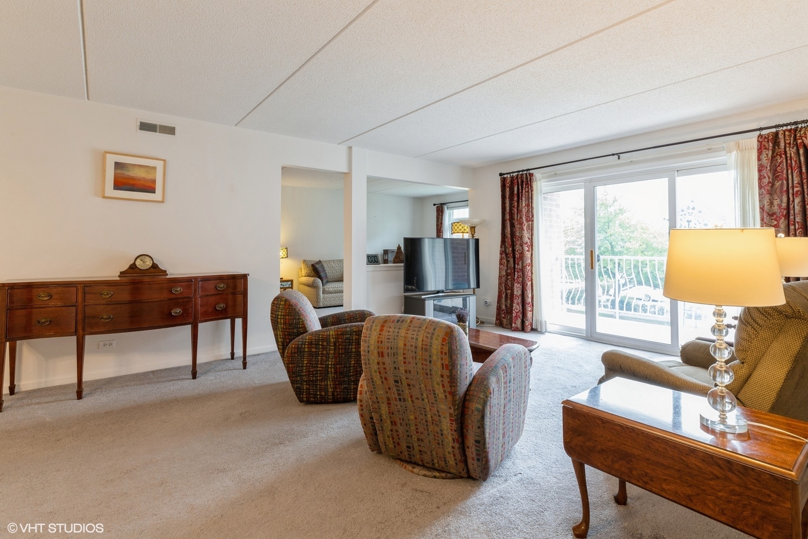 7011 W Touhy Avenue #206, Niles, IL 60714