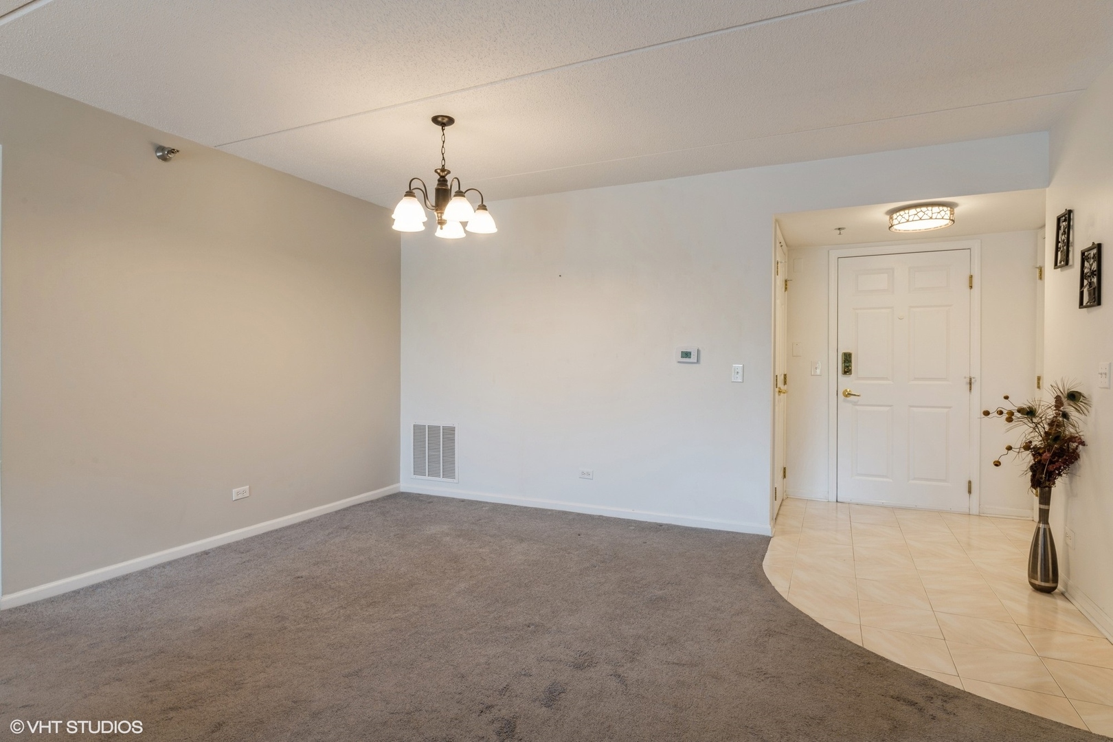 7011 W Touhy Avenue #206, Niles, IL 60714