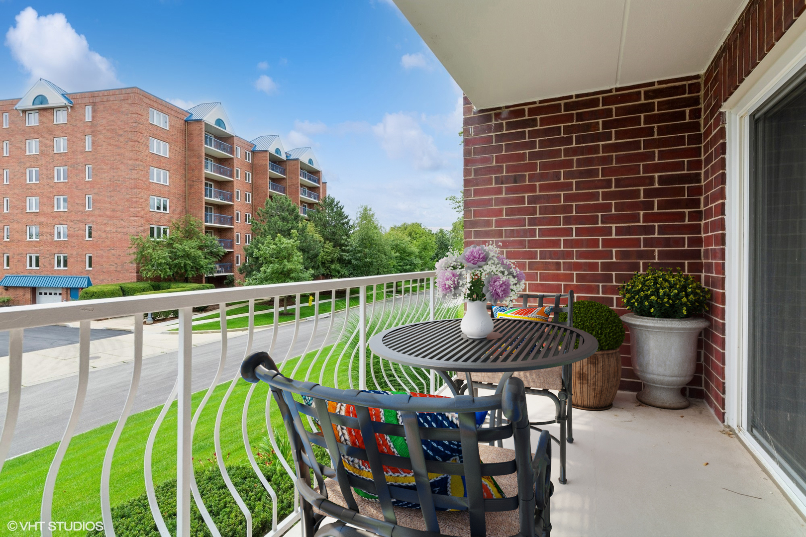 7011 W Touhy Avenue #206, Niles, IL 60714