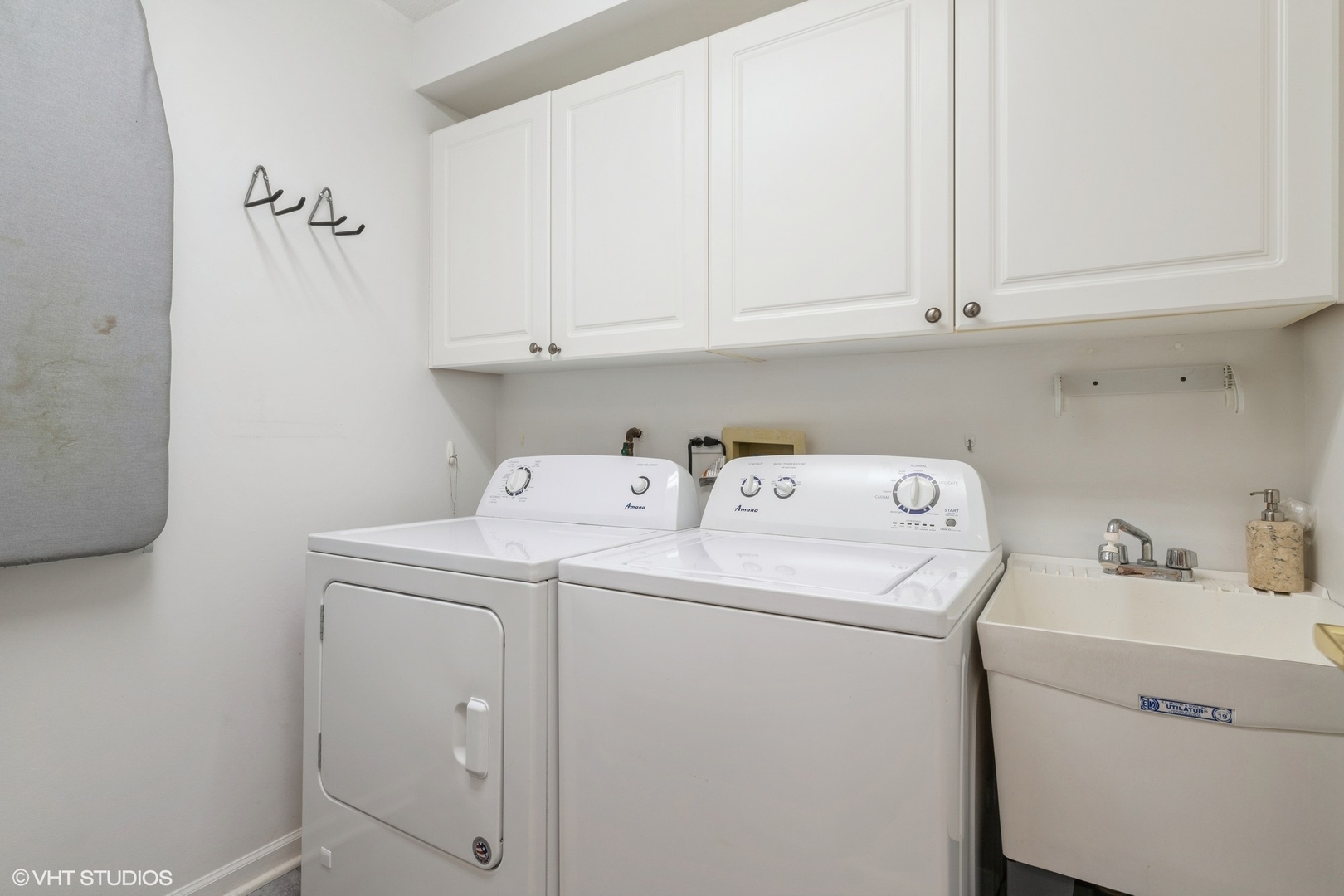 7011 W Touhy Avenue #206, Niles, IL 60714