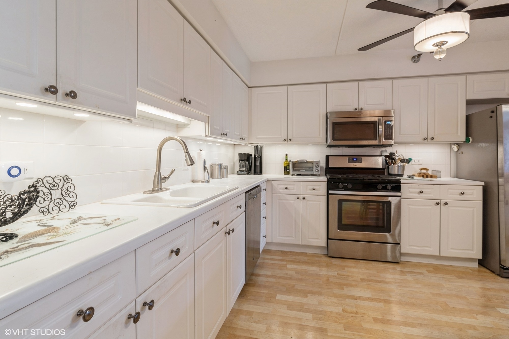 7011 W Touhy Avenue #206, Niles, IL 60714