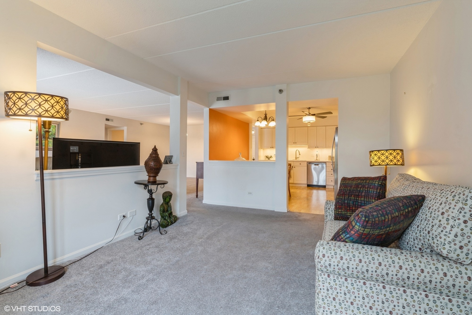 7011 W Touhy Avenue #206, Niles, IL 60714