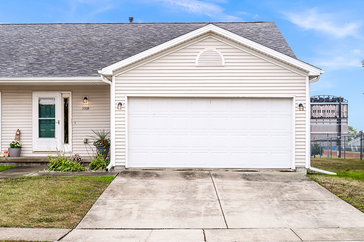 2009 Marina Drive, Normal, IL 61761