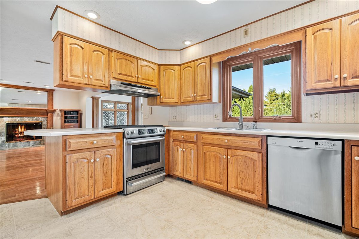 206 Imperial Drive, Bloomington, IL 61701