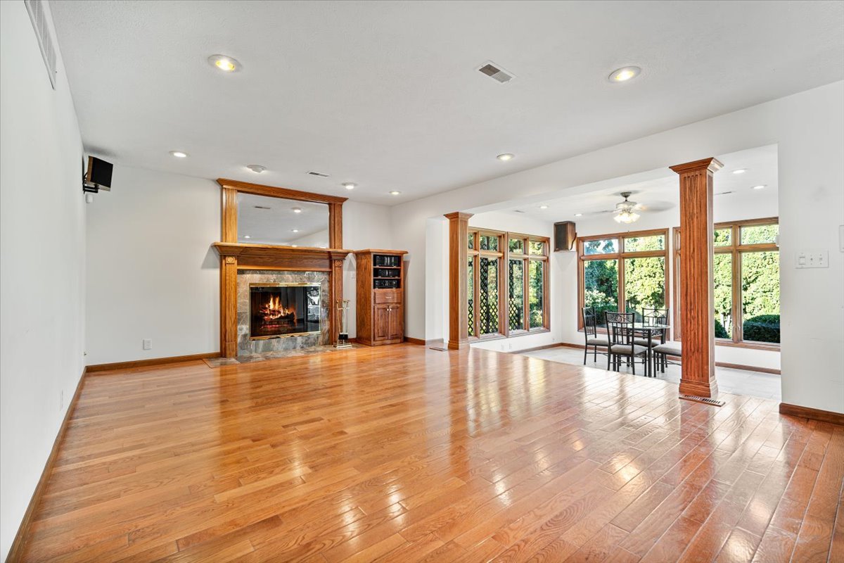 206 Imperial Drive, Bloomington, IL 61701