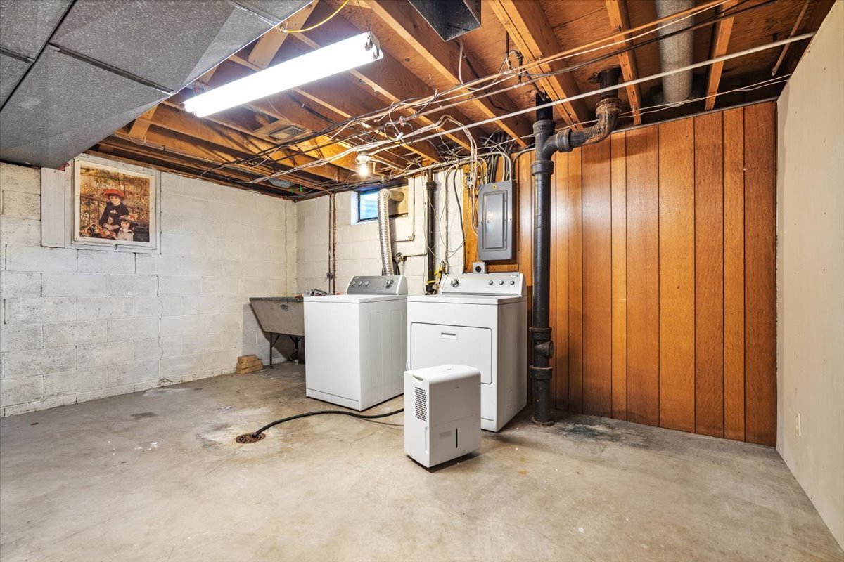 206 Imperial Drive, Bloomington, IL 61701